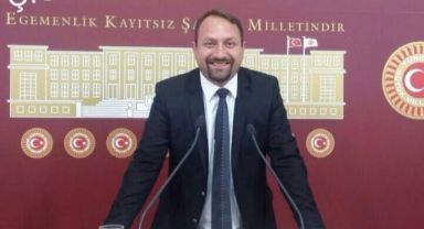 Çiğli eski Başkanı Gümrükçü baba oldu!