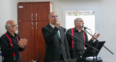 Çınarlar saz çaldı.. Başkan Işık türkü söyledi!