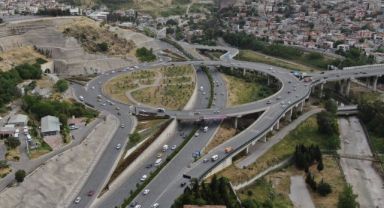İzmirli sürücülerin korkulu rüyası: Yeşildere Köprülü Kavşağı!