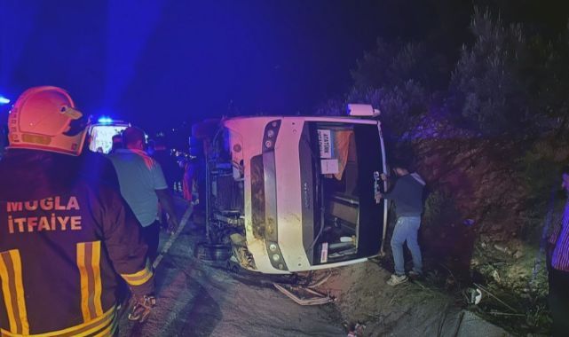 Öğrencileri taşıyan midibüs şarampole uçtu: 25 yaralı