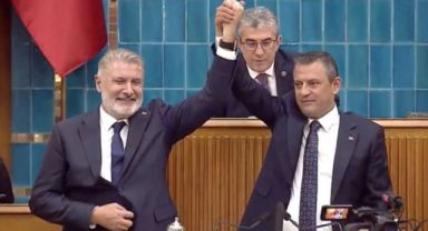 Özel grup toplantısında konuşuyor… İYİ Parti'den ayrılan o isme rozet taktı!