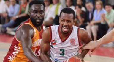 P. Karşıyaka bu sezon Efes'e karşı 1 galibiyet, 1 mağlubiyet aldı