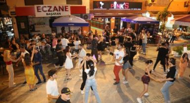 Selçuk Ata Meydanı dans ile güzelleşti