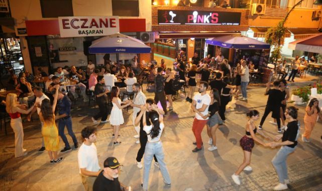 Selçuk Ata Meydanı dans ile güzelleşti
