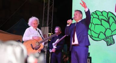 Urla Enginar Festivali’nde Yeni Türkü fırtınası esti