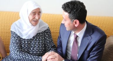 Başkan Önal, bayram ziyaretlerinde evlere konuk oldu