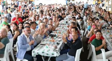 Başkan Ünsal ve yüzlerce emekçi bayram sofrasını paylaştı