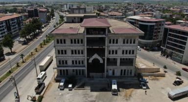 Belediye binası olarak inşa edilen yapı talan edildi... Kamu zararı oluştu!