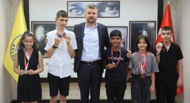 Buca'nın özel çocukları Başkan Duman'ı ziyaret etti