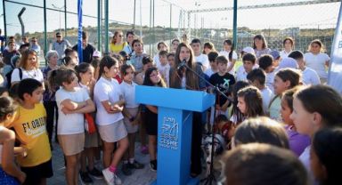 Çeşme'de Çocuk Oyun Alanı ve Spor Kompleksi açıldı