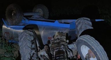 Devrilen traktörün altında kalan sürücü hayatını kaybetti