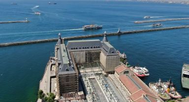 Haydarpaşa Garı’nı saran örtü kaldırıldı