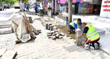 İzmir’de kaldırımlar yenileniyor