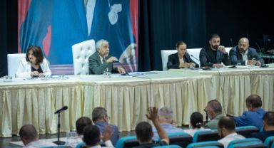 Konak Meclisi'nde esnaf kararı Cuma gününe kaldı