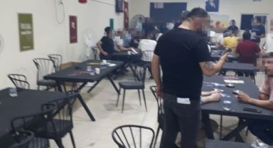 Mobilya atölyesinde kumar oynayan 30 kişi suçüstü yakalandı