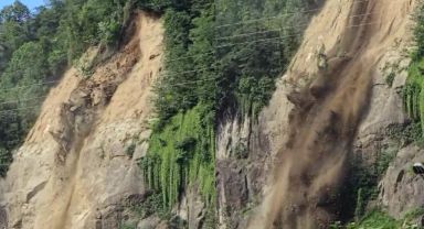 Rize’de korkutan anlar… Toprak kayması meydana geldi!