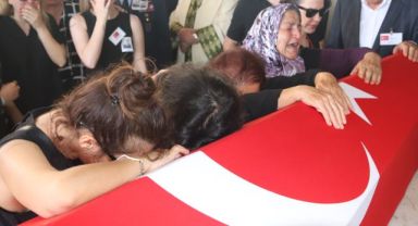 Şehit pilota gözü yaşlı veda