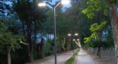 Selçuk'ta zarar gören aydınlatma direkleri yenilendi