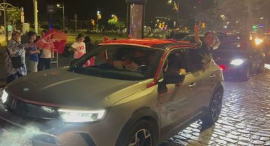 A Milliler'in zaferi İzmir'de coşkuyla kutlandı