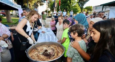 Aşure bereketi Konak’ta paylaşıldı!