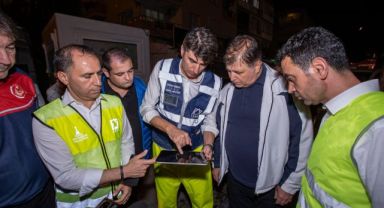 Başkan Cemil Tugay ekiplerle birlikte sahaya indi