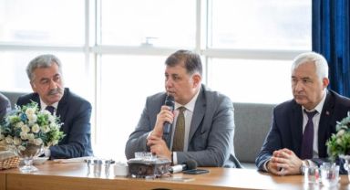 Başkan Tugay'dan sosyal belediyecilik vurgusu