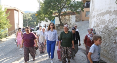 Başkan Ünsal köylerde halkla kucaklaştı
