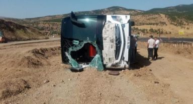 Bingöl’de yolcu otobüsü devrildi: 14 yaralı
