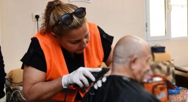 Çiğli’de kişisel bakım hizmeti yüzleri güldürüyor