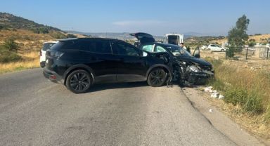 Foça'da iki ayrı trafik kazası: 8 yaralı