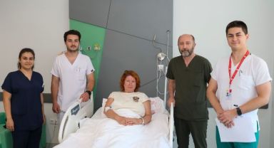 Kalça protezi önerilen Rus hasta İzmir'de kök hücre tedavisi ile iyileşti