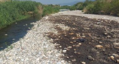 Katliamın böylesi… Nif Çayı’nda kimyasal atık izleri!