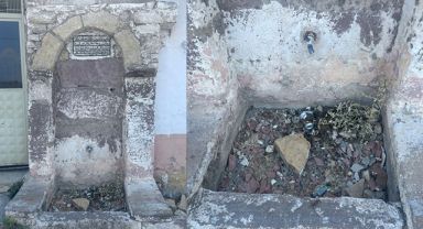 Kınık’ta tarihi çeşme kaderine terk edildi!