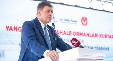 Başkan Tugay'dan önemli açıklama: Evleri zarar görenlere destek vereceğiz!