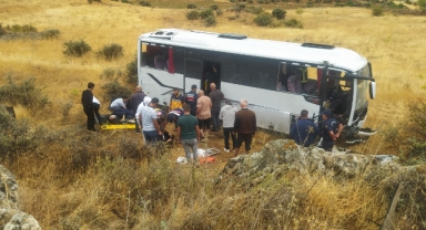 Düğün yolu faciaya dönüştü: 20’ye yakın kişi yaralandı
