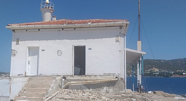 Foça Belediyesi yıktı ve terk etti… Sahipsiz harabe!