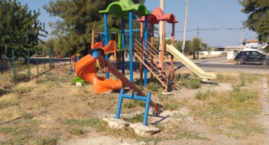 Foça'da bakımsız oyun parkları... Tehlike saçıyor!