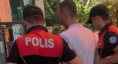 Hırsızlık suçundan aranıyordu... Kıskıvrak yakalandı!
