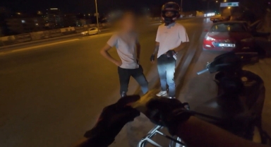 İyilik kazandı... Hırsızı yakaladı, polise teslim etti