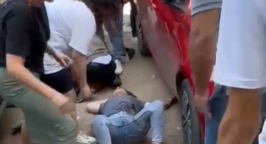 İzmir'de güzellik merkezi önünde bıçaklı dehşet: 2 ölü, 1 yaralı