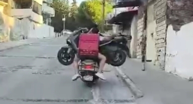 İzmir’de ilginç görüntü: Motosiklet üstünde motosiklet taşıdılar