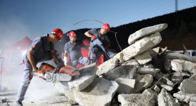 Seferihisar Belediyesi’nden gerçeği aratmayan deprem tatbikatı