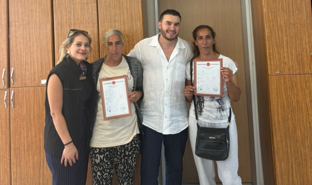 Ünlü şarkıcıdan yangın mağduru iki kardeşe ev hediyesi!