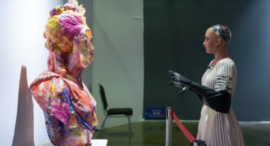 93. İEF’e insansı robot Sophia damga vurdu