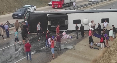 Antalya’da yolcu otobüsü devrildi: 10 yaralı