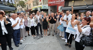 Barış güvercinleri Konak’ta havalandı