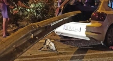 Bursa’da akıl almaz kaza: Bariyerlere ok gibi saplandı