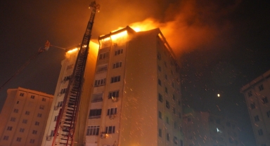 Büyük yangında zarar gören Manolya Apartmanı'nda tamirat çalışmaları başladı