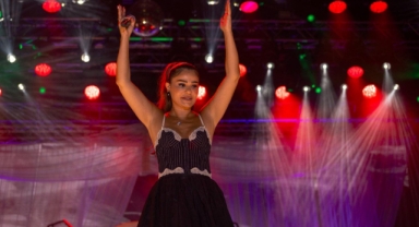 İEF Çim Konserleri’nde Derya Bedavacı’yla İzmir rüzgarı