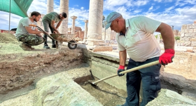 İzmir'de Romalı gladyatörün lahiti bulundu